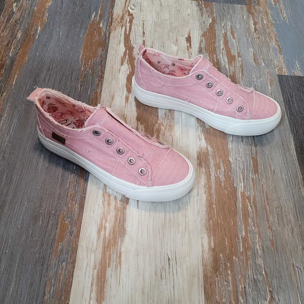 NWOT Blowfish Malibu Play Slip-On Sneakers Women's Size 9 - Picture 3 of 8